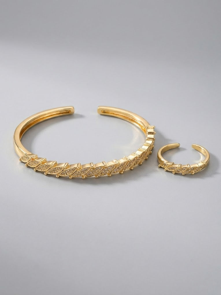 Gold Helenistik Yaprak Desenli Taşlı Kelepçe Bilezik ve Yüzük Seti