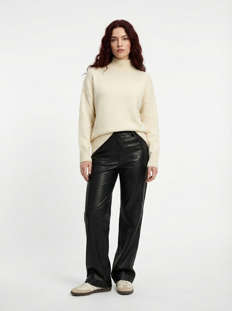 Krem Yarım Balıkçı Yaka Triko Kazak