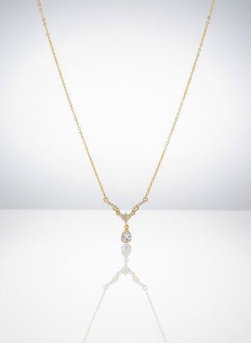 Zirkon Taşlı Damla Detaylı Minimalist V Figürlü Gold Kolye