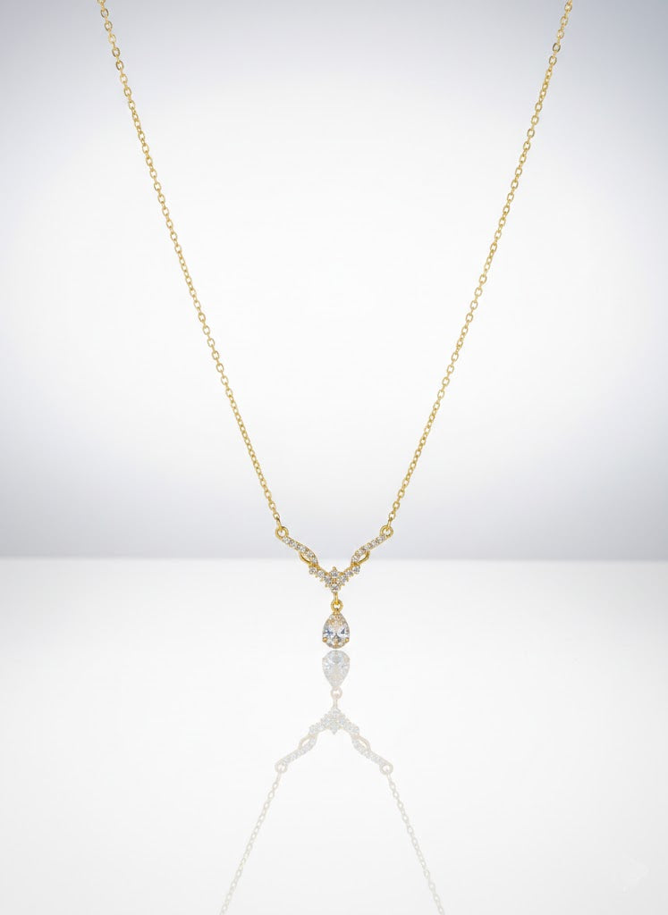 Zirkon Taşlı Damla Detaylı Minimalist V Figürlü Gold Kolye